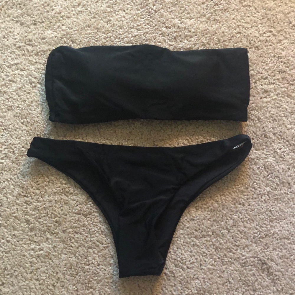 Black bandeau bikini